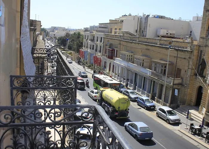 Daire Forty Three #3 Victoria